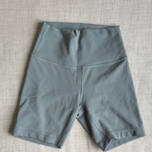 Lululemon Wunder Train Shorts 6 in